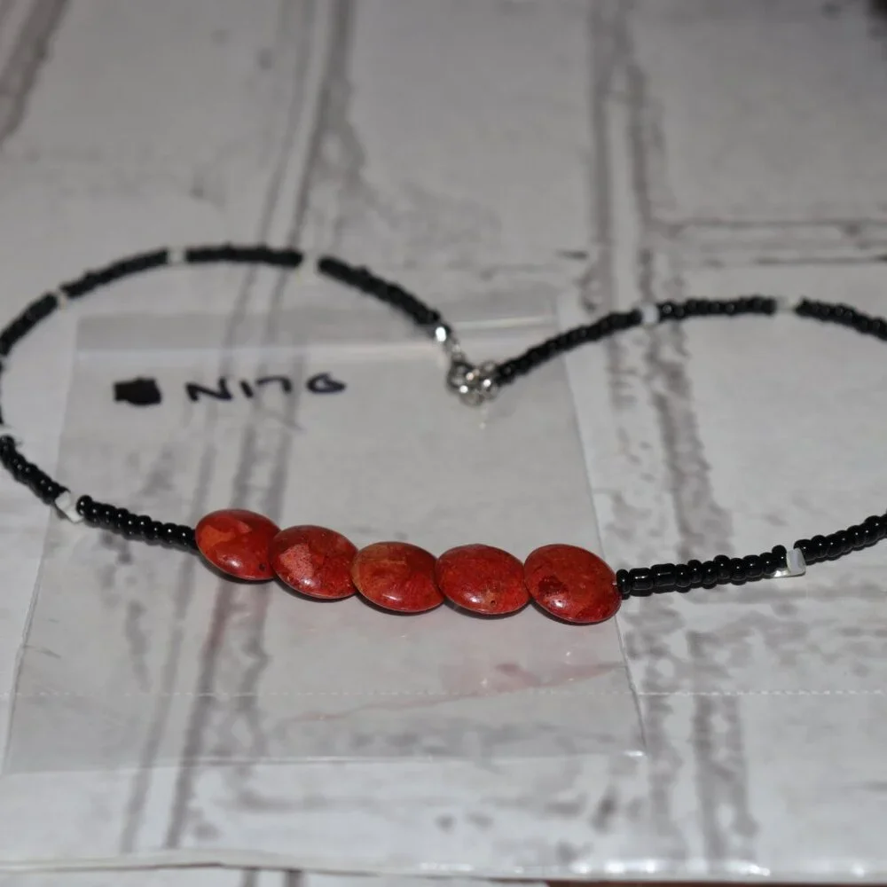 🧡 NWOT Glass Beaded Necklace with Natural Orange Stone & Mother of Pearl – 17